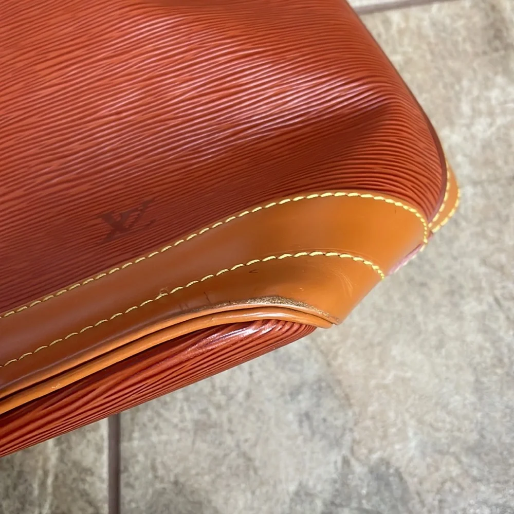 + Louis Vuitton + Epi Noe 2 Bucket Bag - Picture 7 of 15